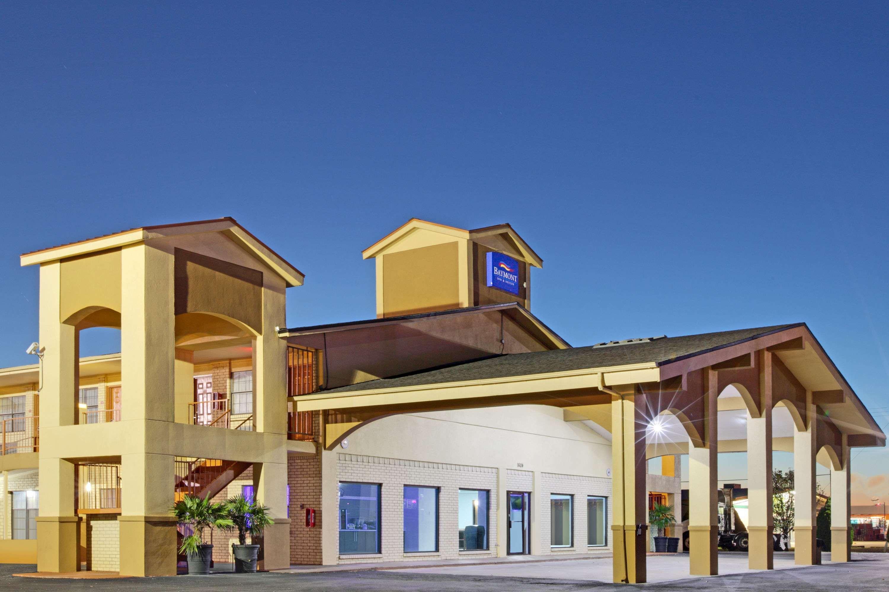 Baymont By Wyndham Terrell Exterior foto