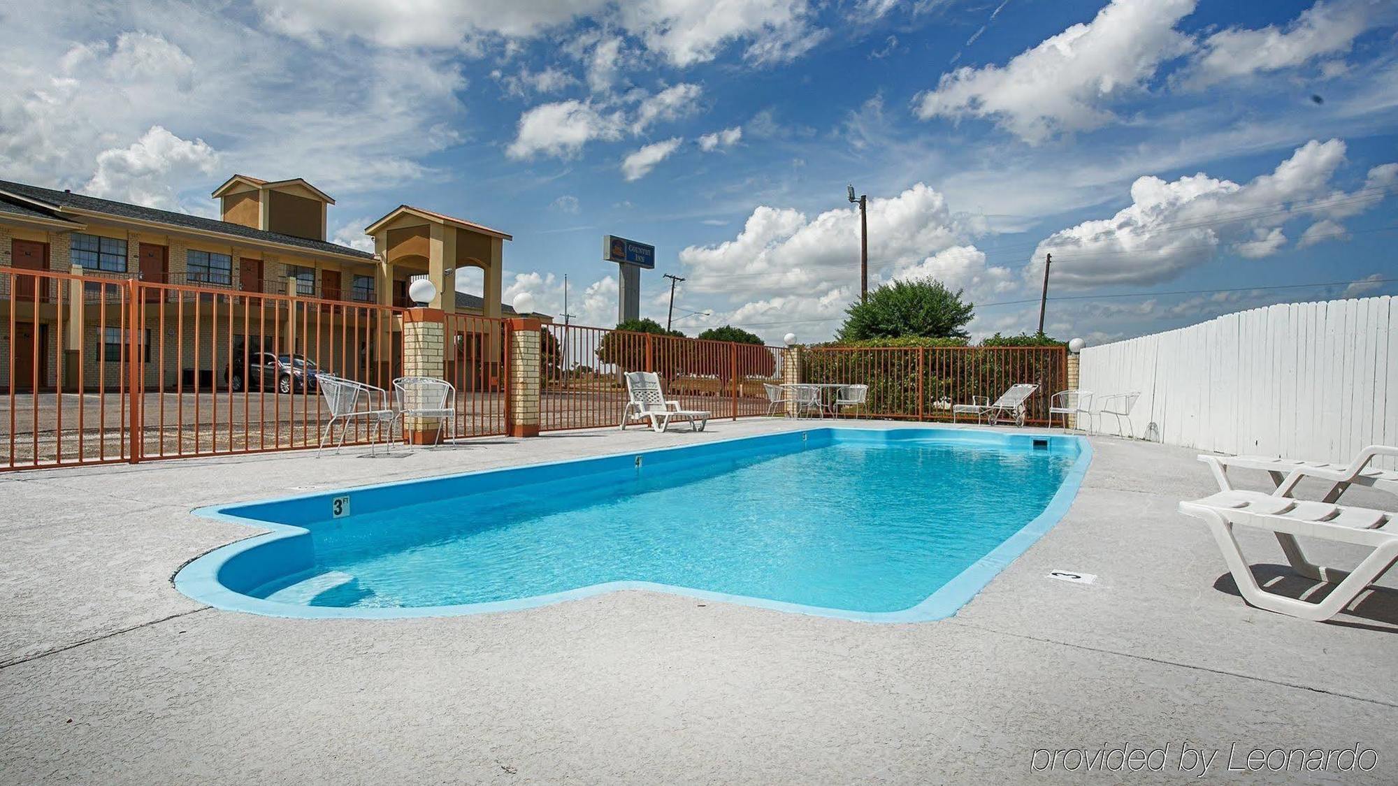Baymont By Wyndham Terrell Exterior foto